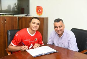 أحمد عزب لاعب طائرة الأهلي