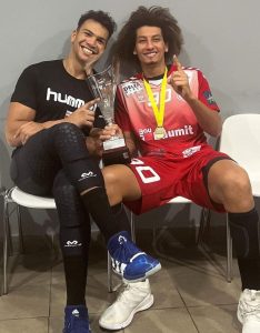 تتويج علي زين ومحمد ممدوح هاشم ببطولة كأس السوبر الروماني لكرة اليد
