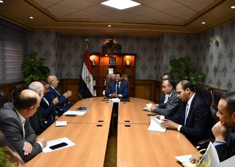 وزير الشباب والرياضة يجتمع باتحاد الكاراتيه.. تعرف على التفاصيل