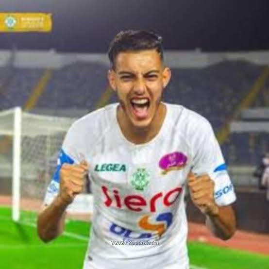 زكريا الوردي في طريقة لعمل الكشف الطبي في نادي الزمالك
